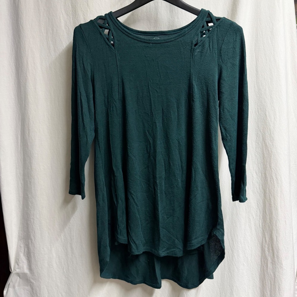 Maurices 24/7 Hunter Green Lattice Shoulder High Low Long Sleeve Top Small